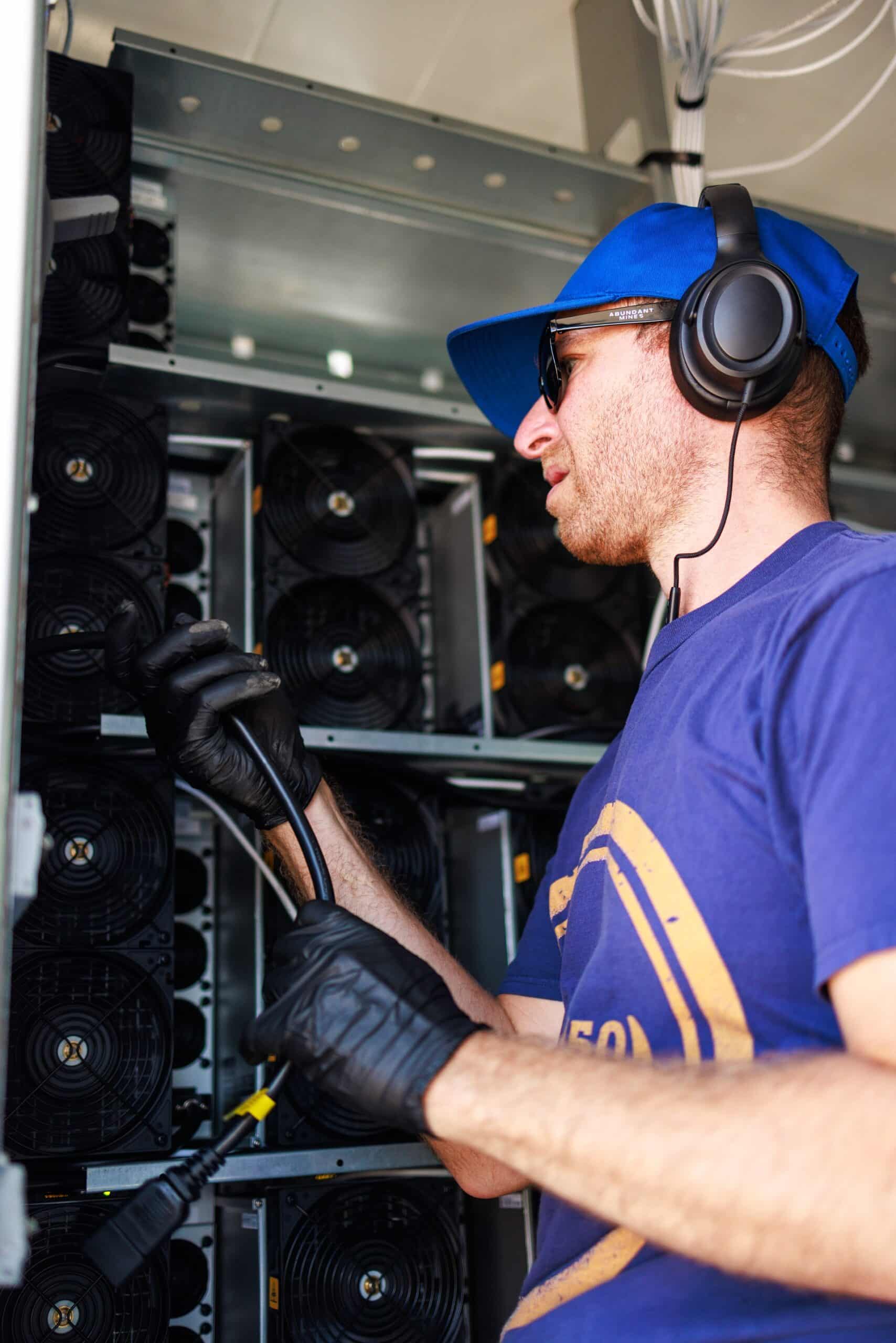 How to Choose the Right Bitcoin Mining Hosting Provider